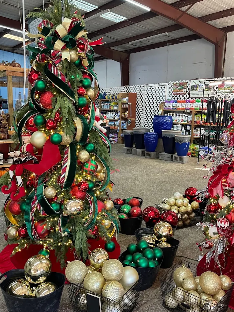 A themed Christmas tree in green and red